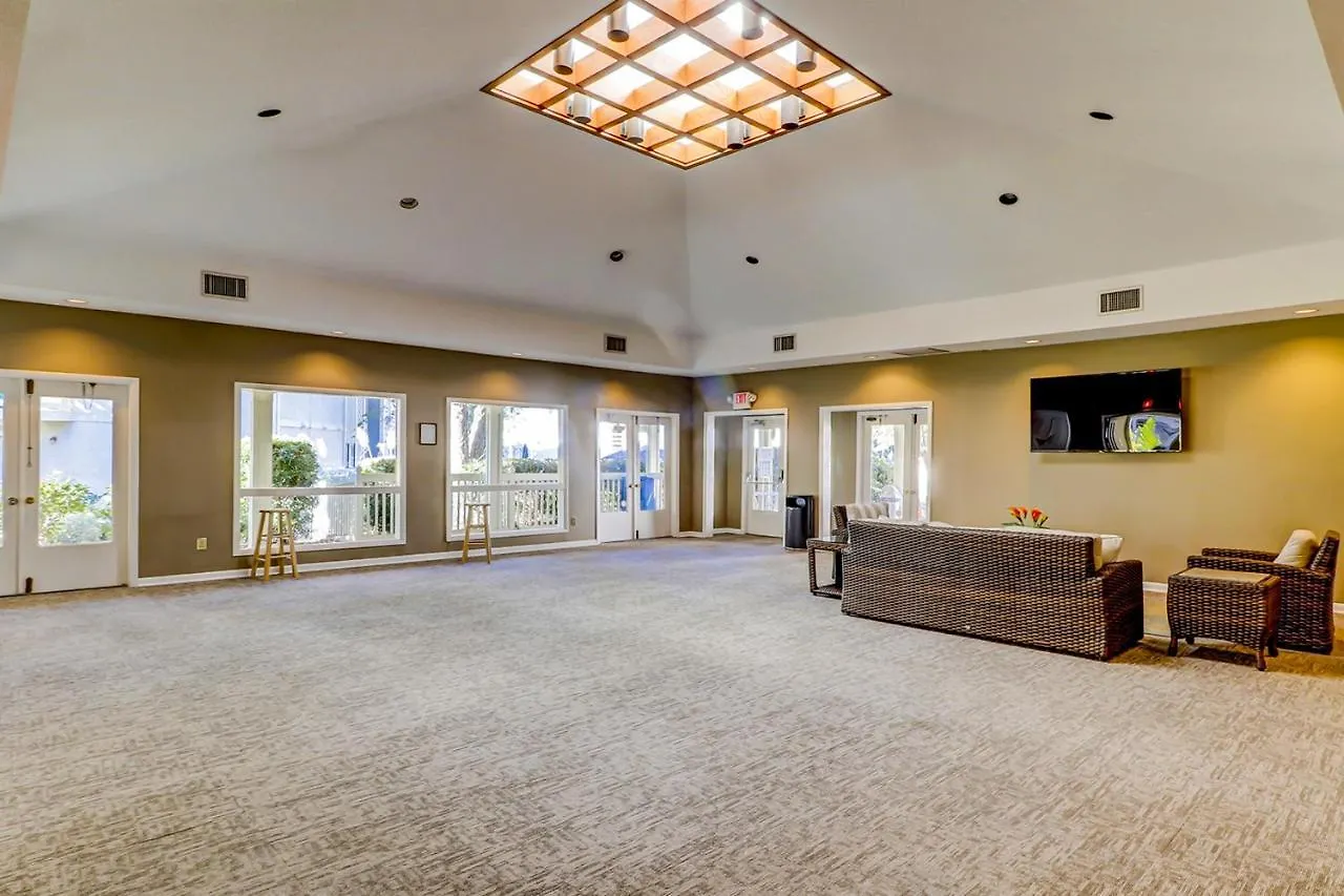 Fiddlers Cove 9e Apartment