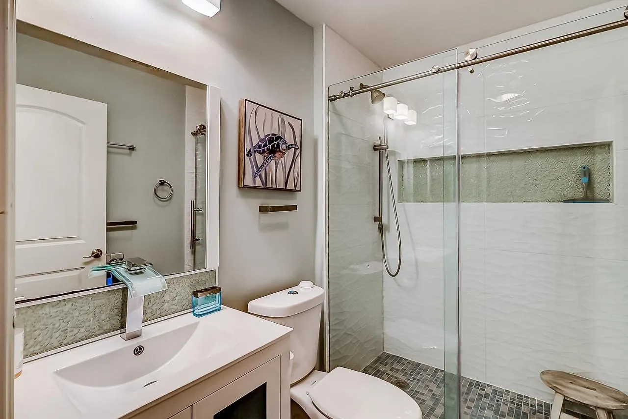 Shorewood 530 Apartment