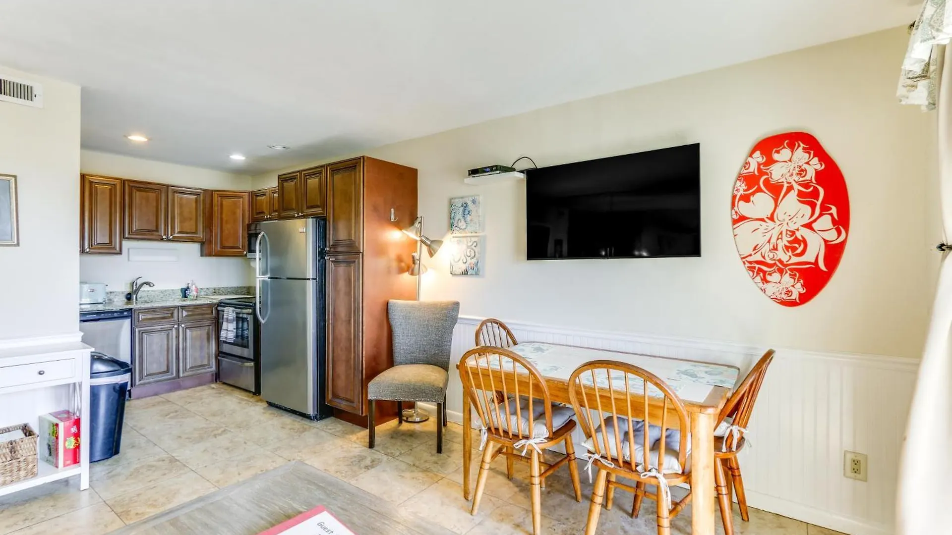 Apartment Beachfront With Ocean-view Balcony! *