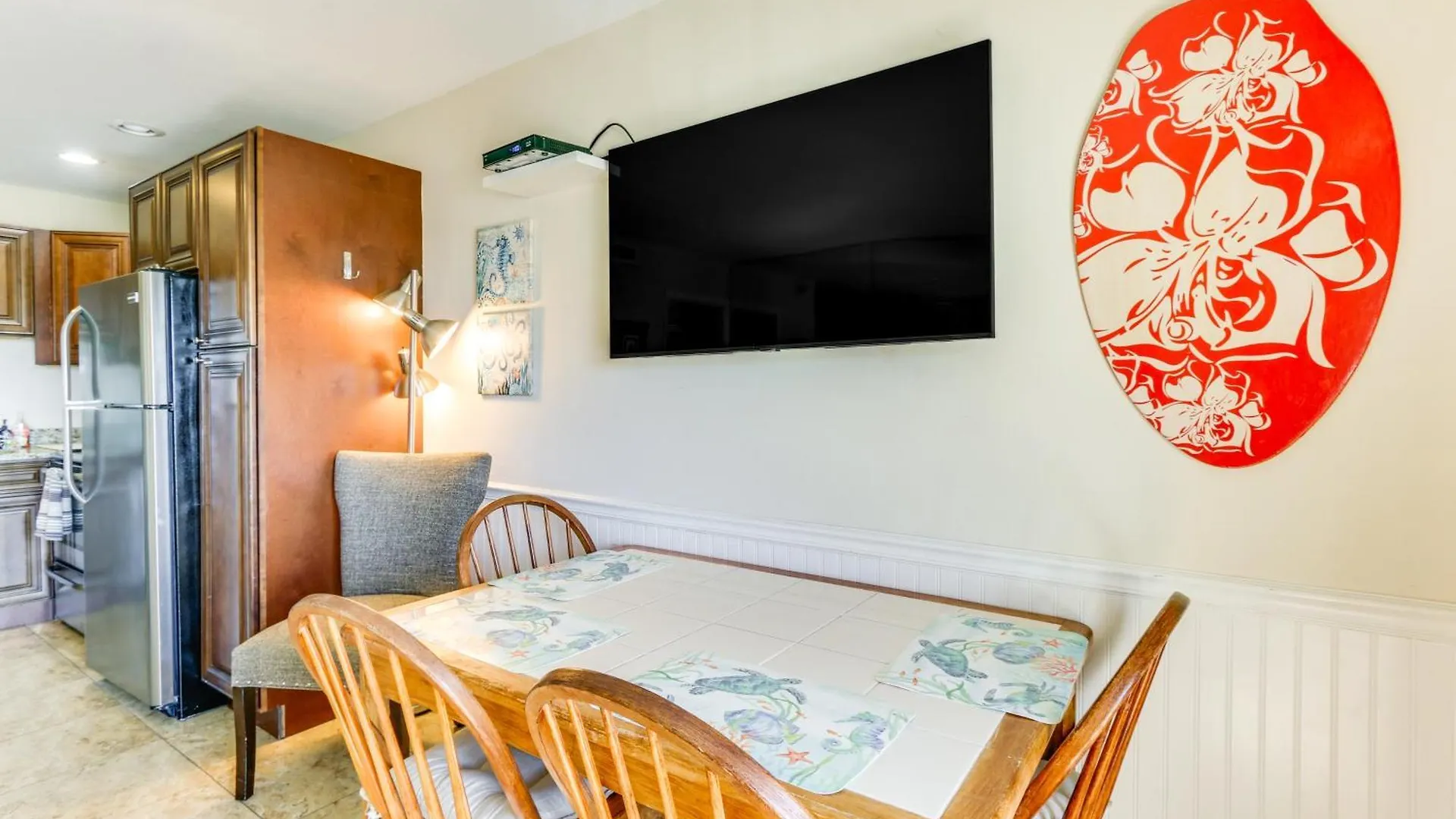 Beachfront With Ocean-view Balcony! Apartment