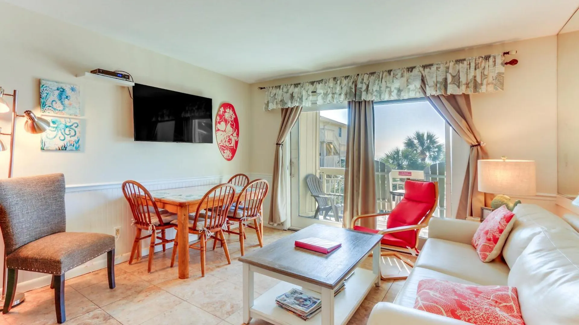Beachfront With Ocean-view Balcony! Apartment *