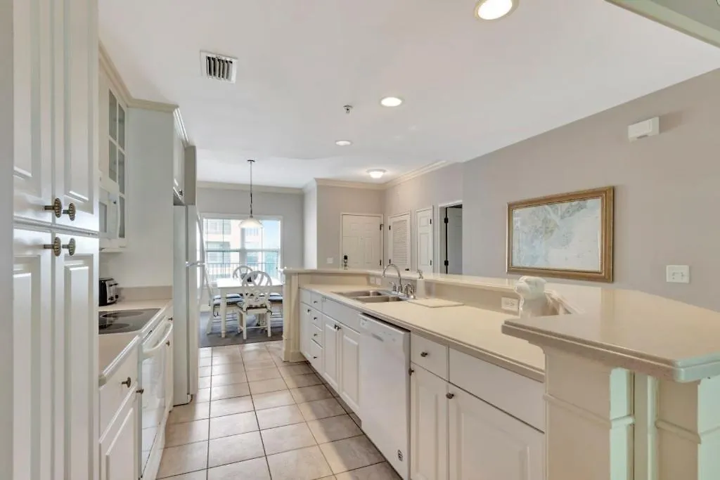 Apartment Shorenugh - Bright With Rooftop Pool Next To Coligny Plaza *