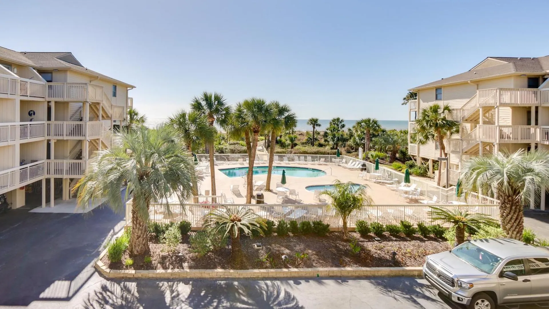 Beachfront With Ocean-view Balcony! *