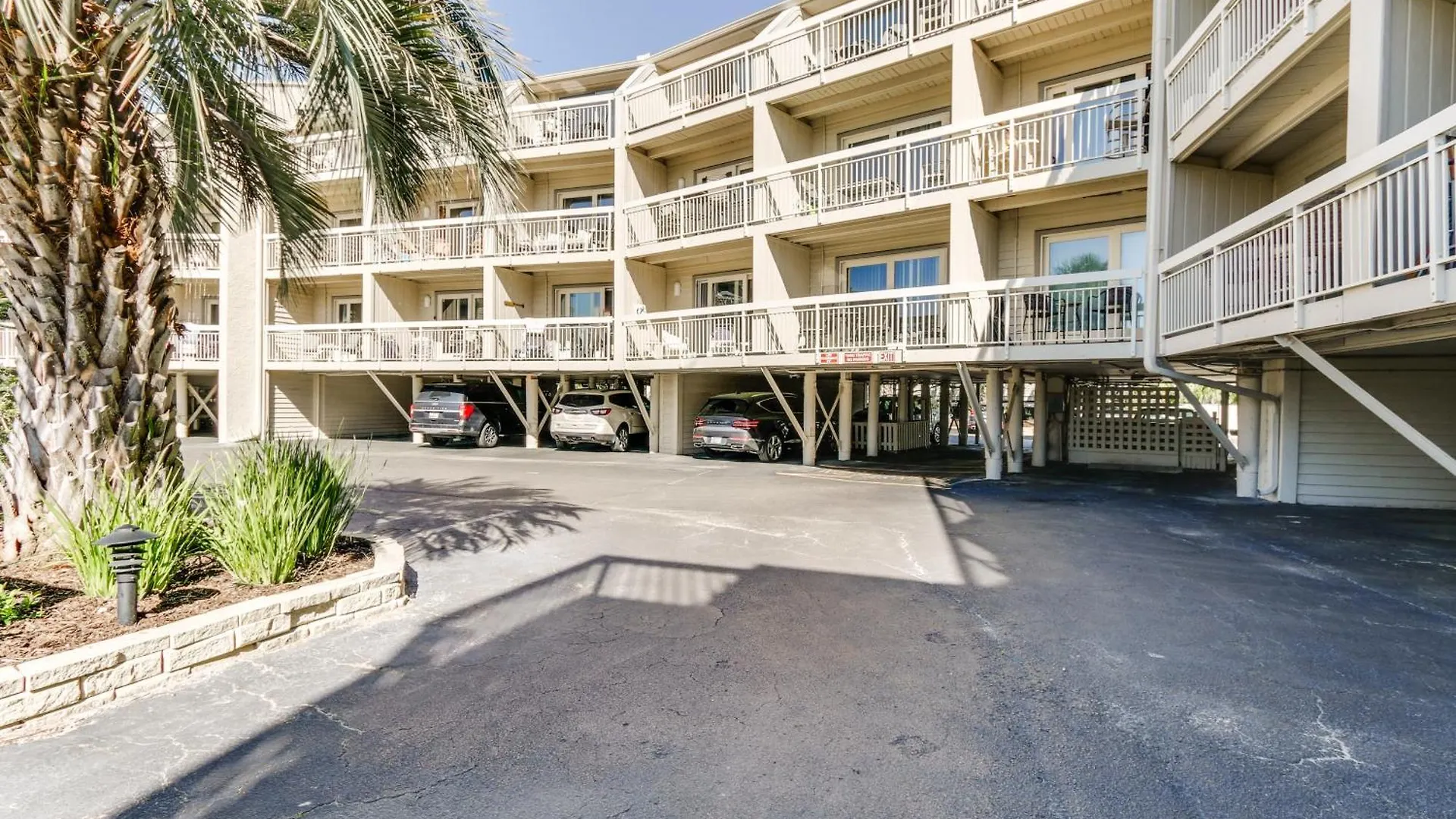 Apartment Beachfront With Ocean-view Balcony!