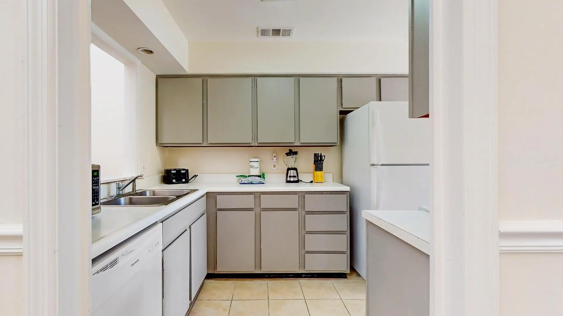 Townhouse Manor 6