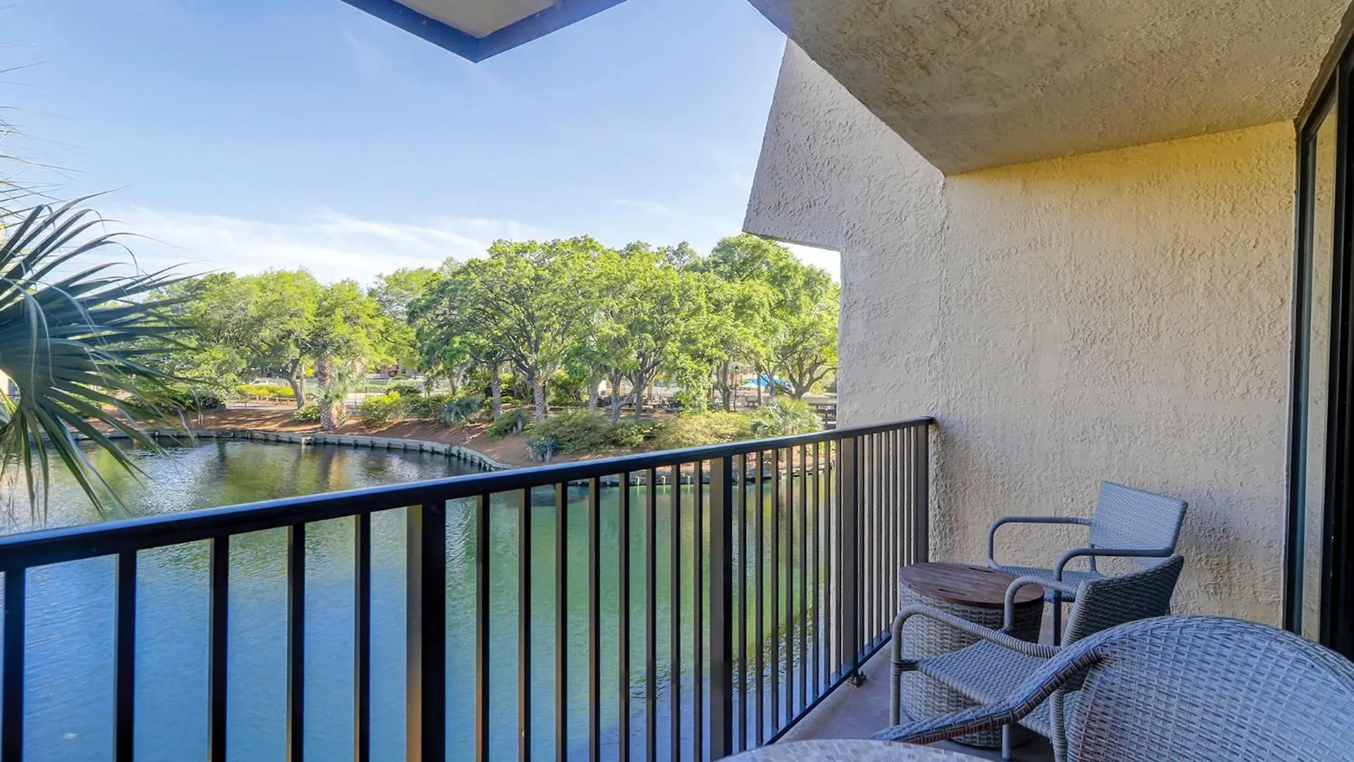 Villa Island Club 114