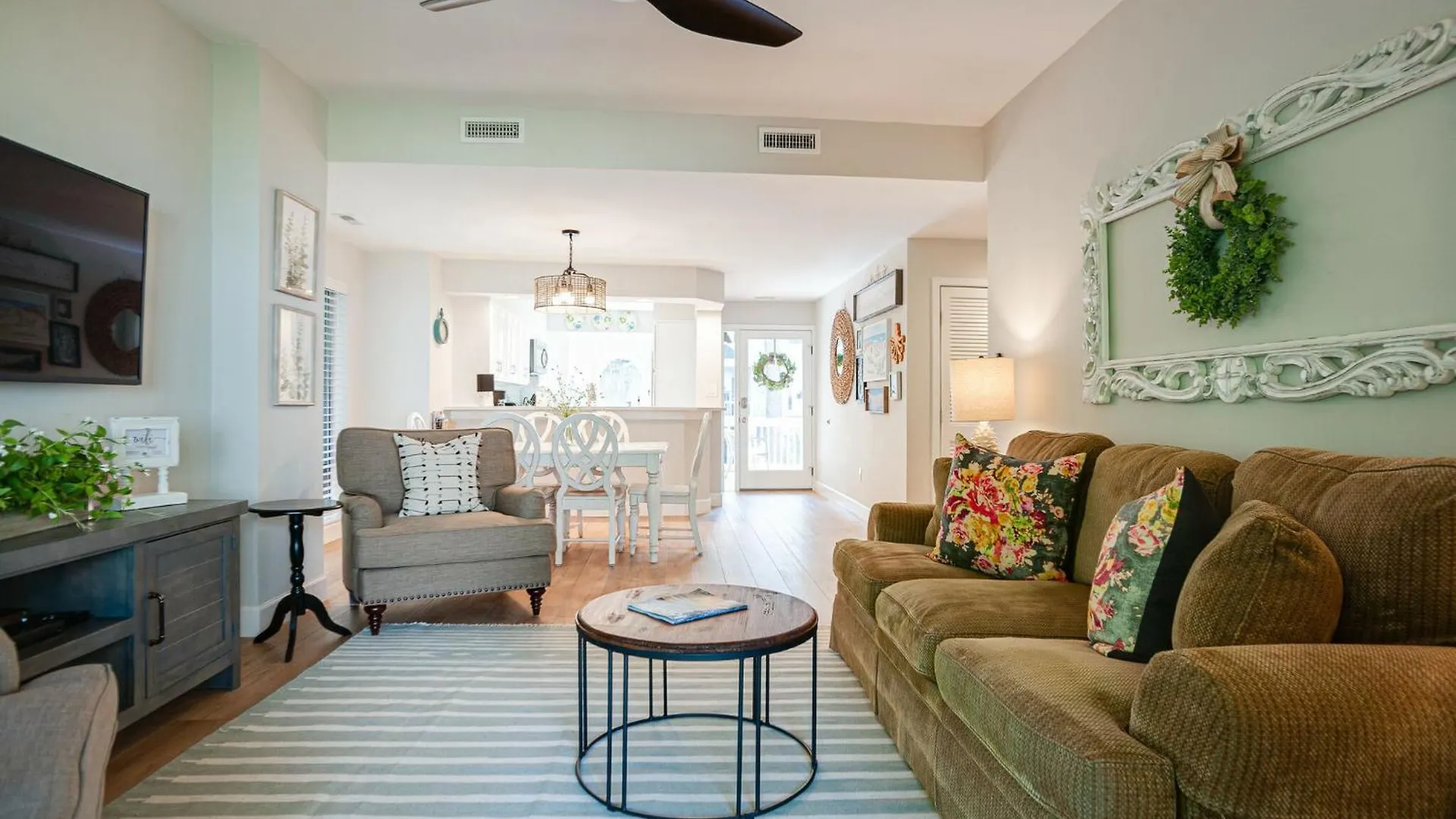 Holiday home 1 Lark Street 4th Row Ocean Private Pool Pet Friendly Near The Ocean, Shops & Restaurants Hilton Head Island