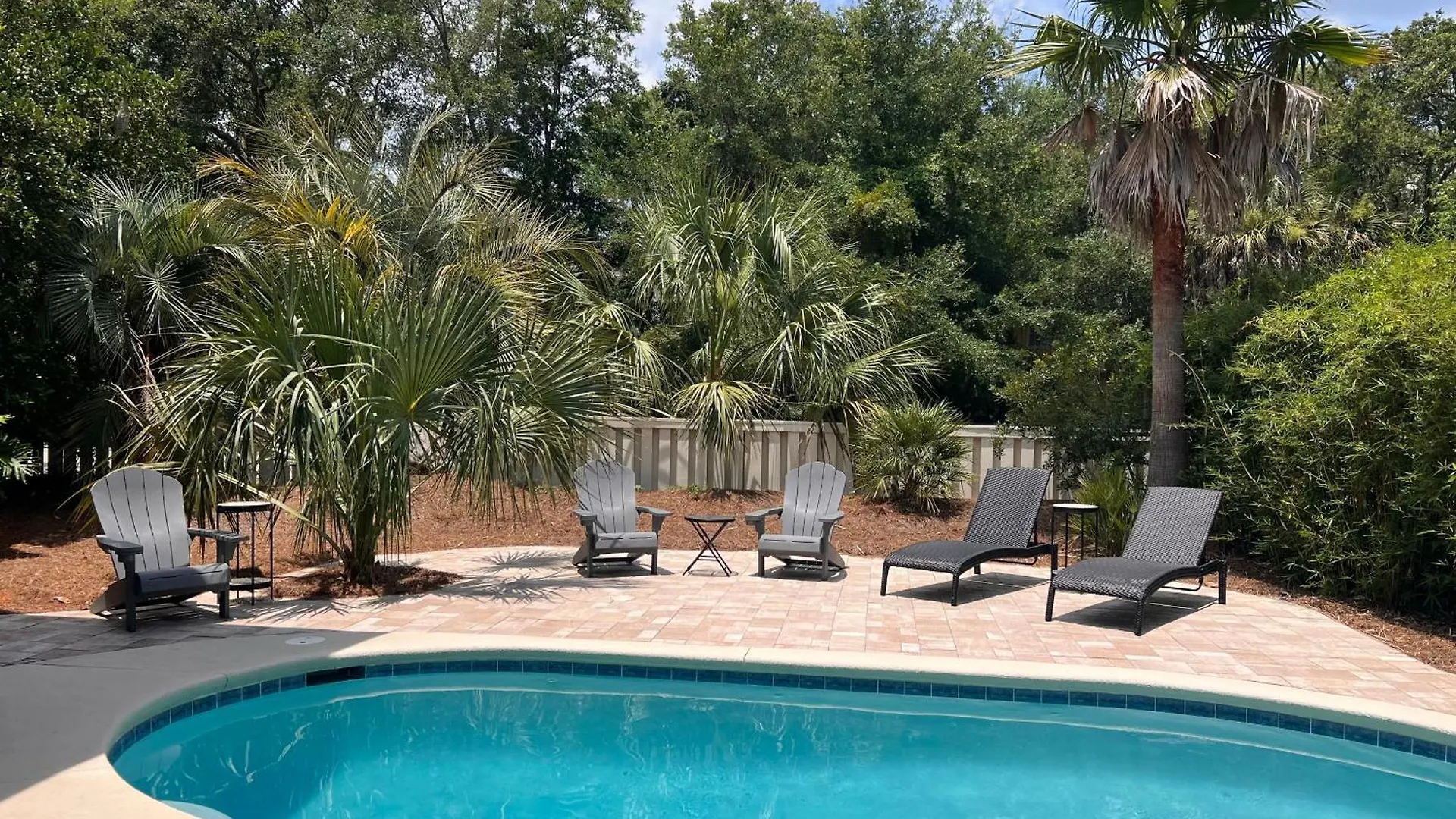 1 Lark Street 4th Row Ocean Private Pool Pet Friendly Near The Ocean, Shops & Restaurants Hilton Head Island