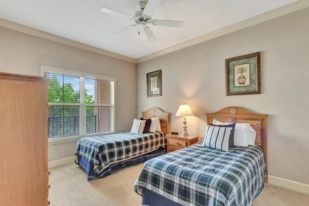 Shorenugh - Bright With Rooftop Pool Next To Coligny Plaza Apartment Hilton Head Island