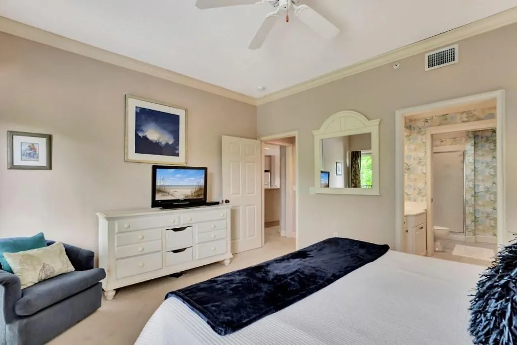 Shorenugh - Bright With Rooftop Pool Next To Coligny Plaza * Hilton Head Island