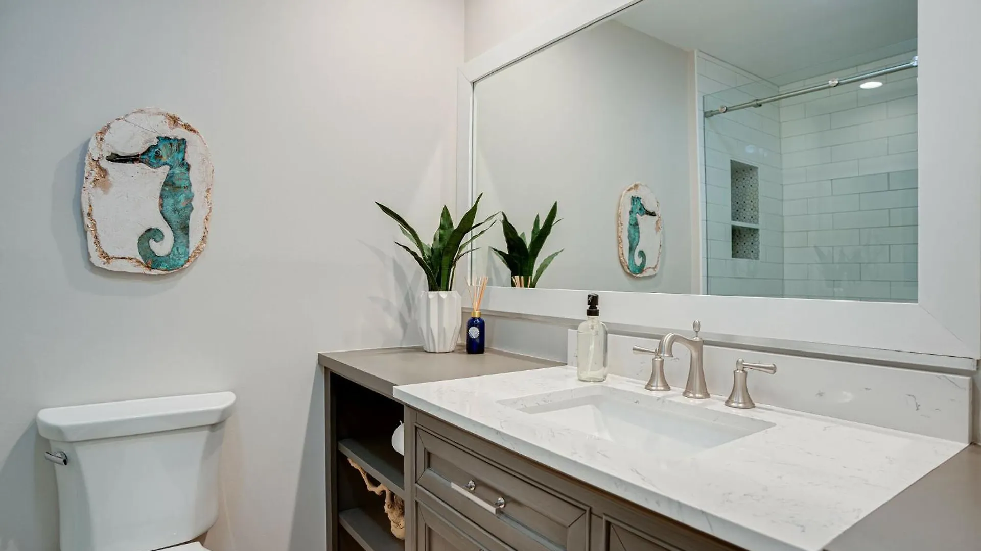 1 Lark Street 4th Row Ocean Private Pool Pet Friendly Near The Ocean, Shops & Restaurants Holiday home
