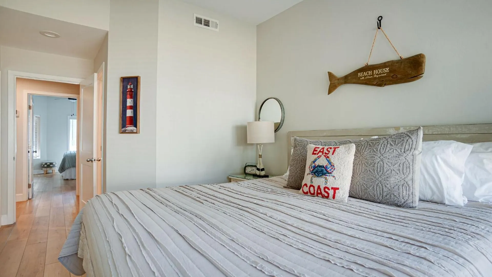 1 Lark Street 4th Row Ocean Private Pool Pet Friendly Near The Ocean, Shops & Restaurants Holiday home *
