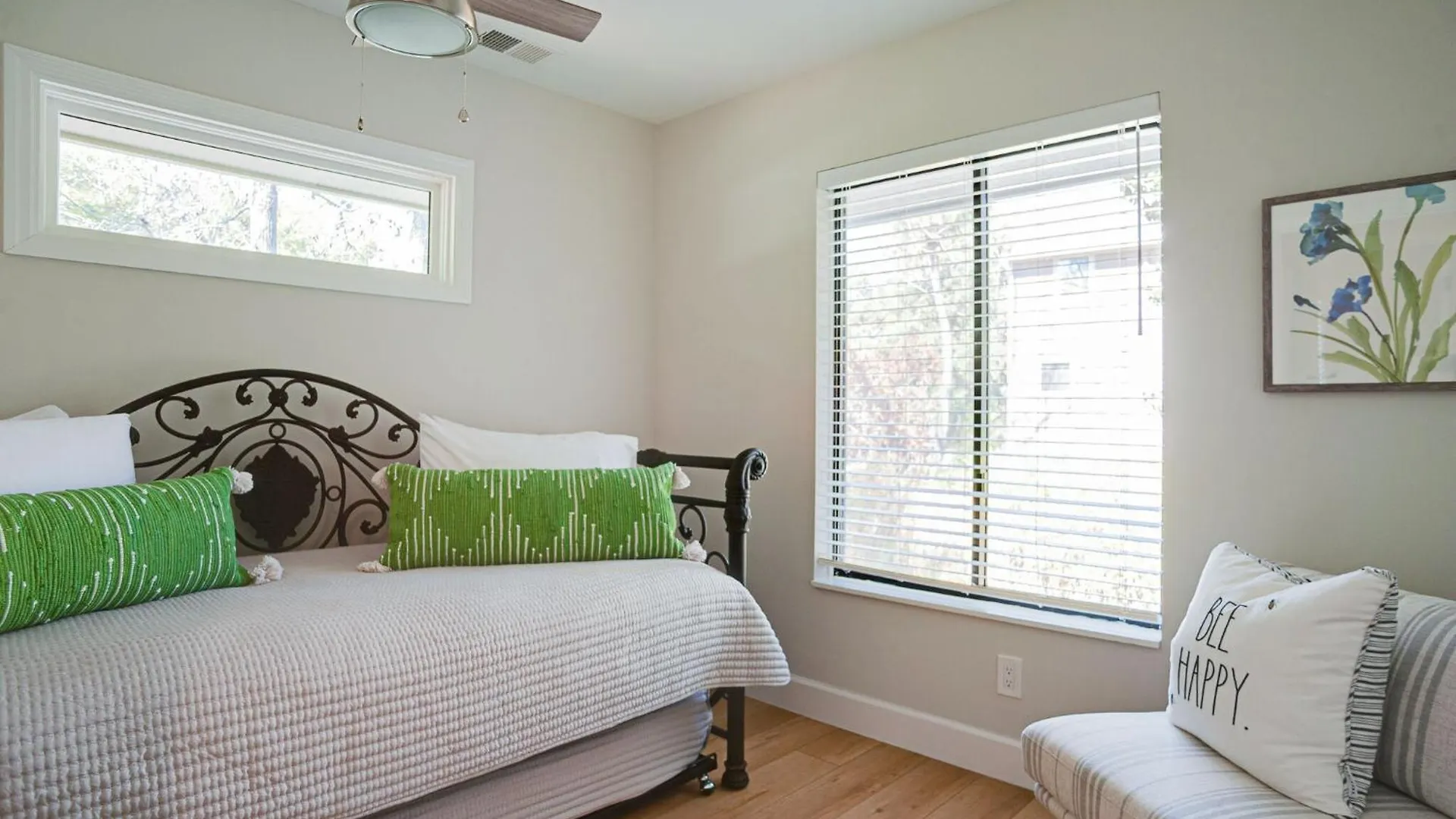 1 Lark Street 4th Row Ocean Private Pool Pet Friendly Near The Ocean, Shops & Restaurants Holiday home