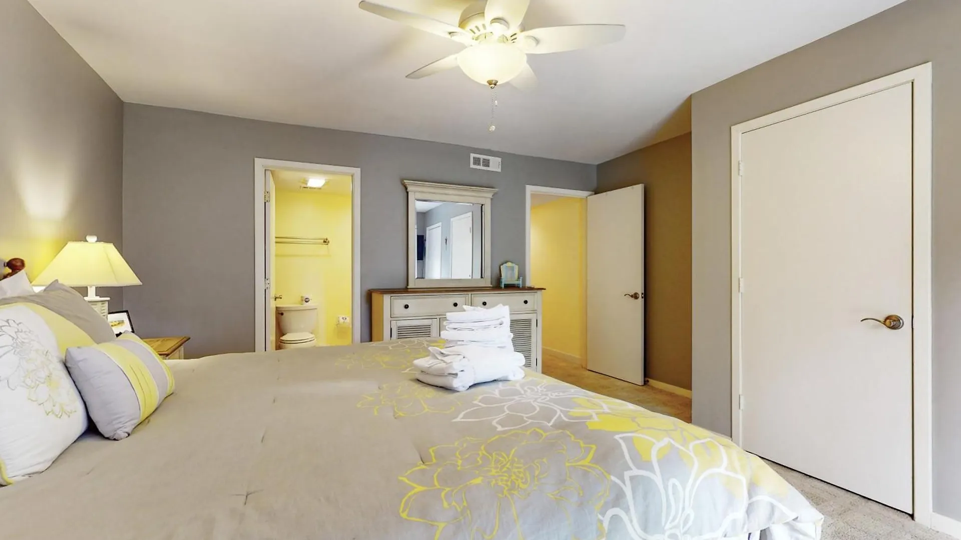 Apartment Courtside, Unit #22