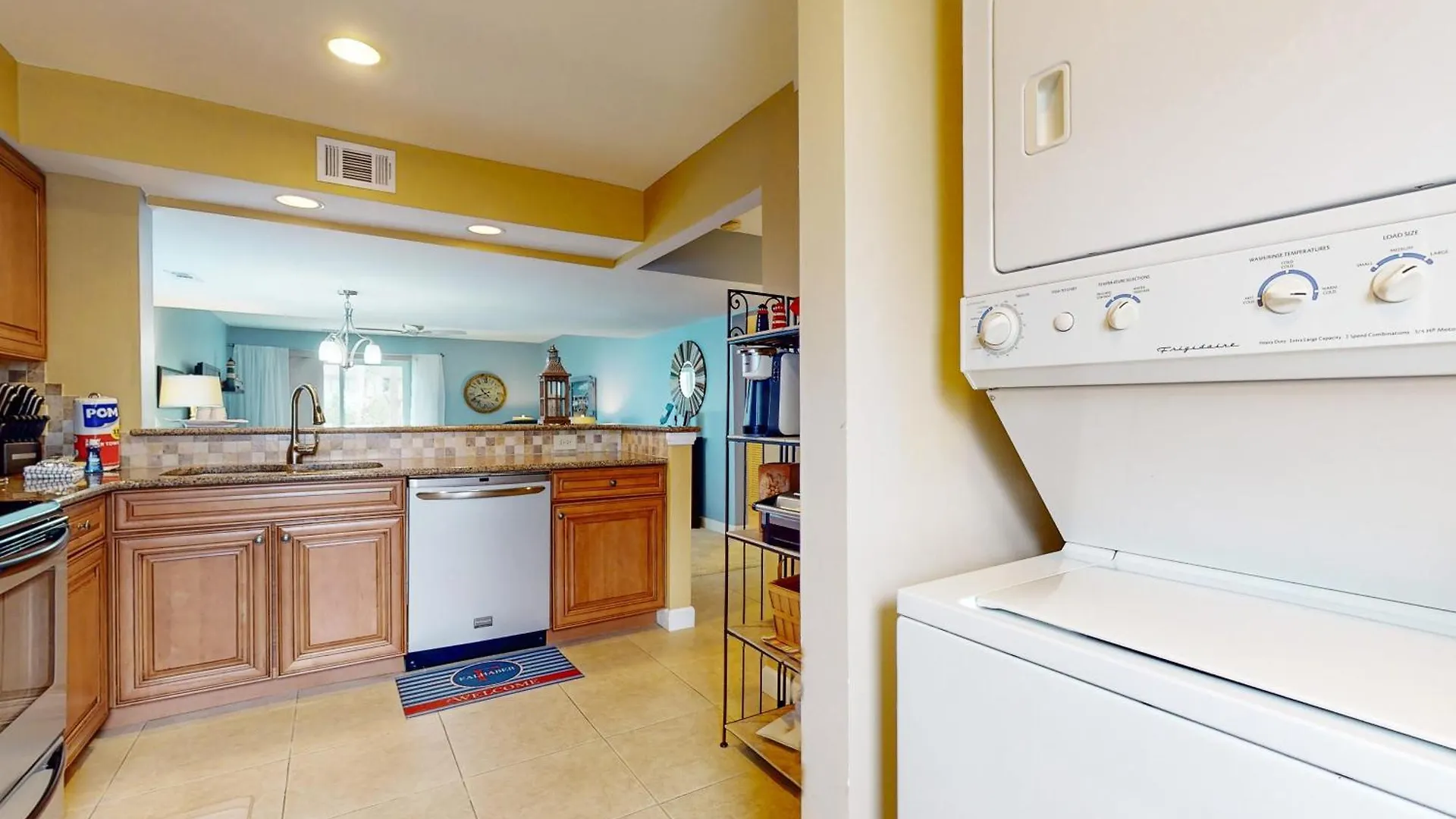 Apartment Courtside, Unit #22 *