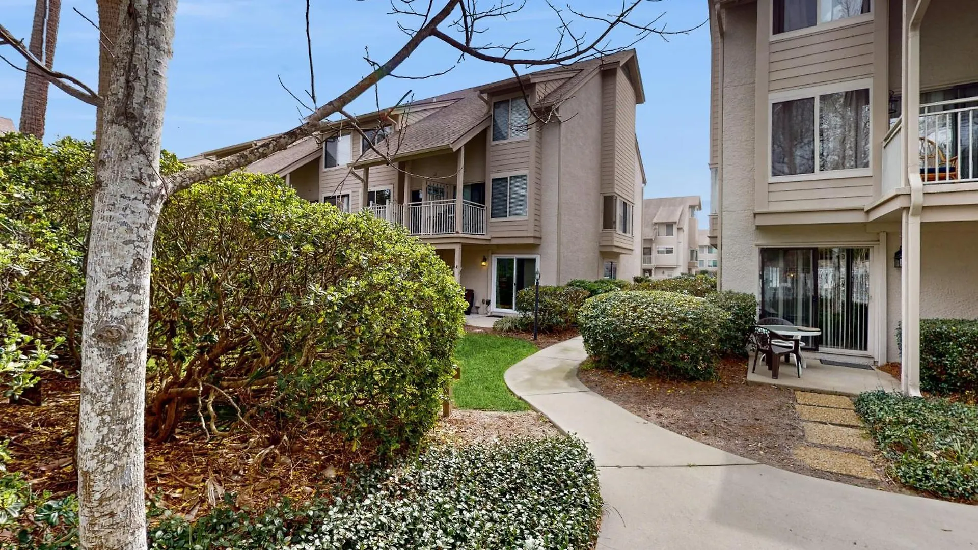 Apartment Courtside, Unit #22 *