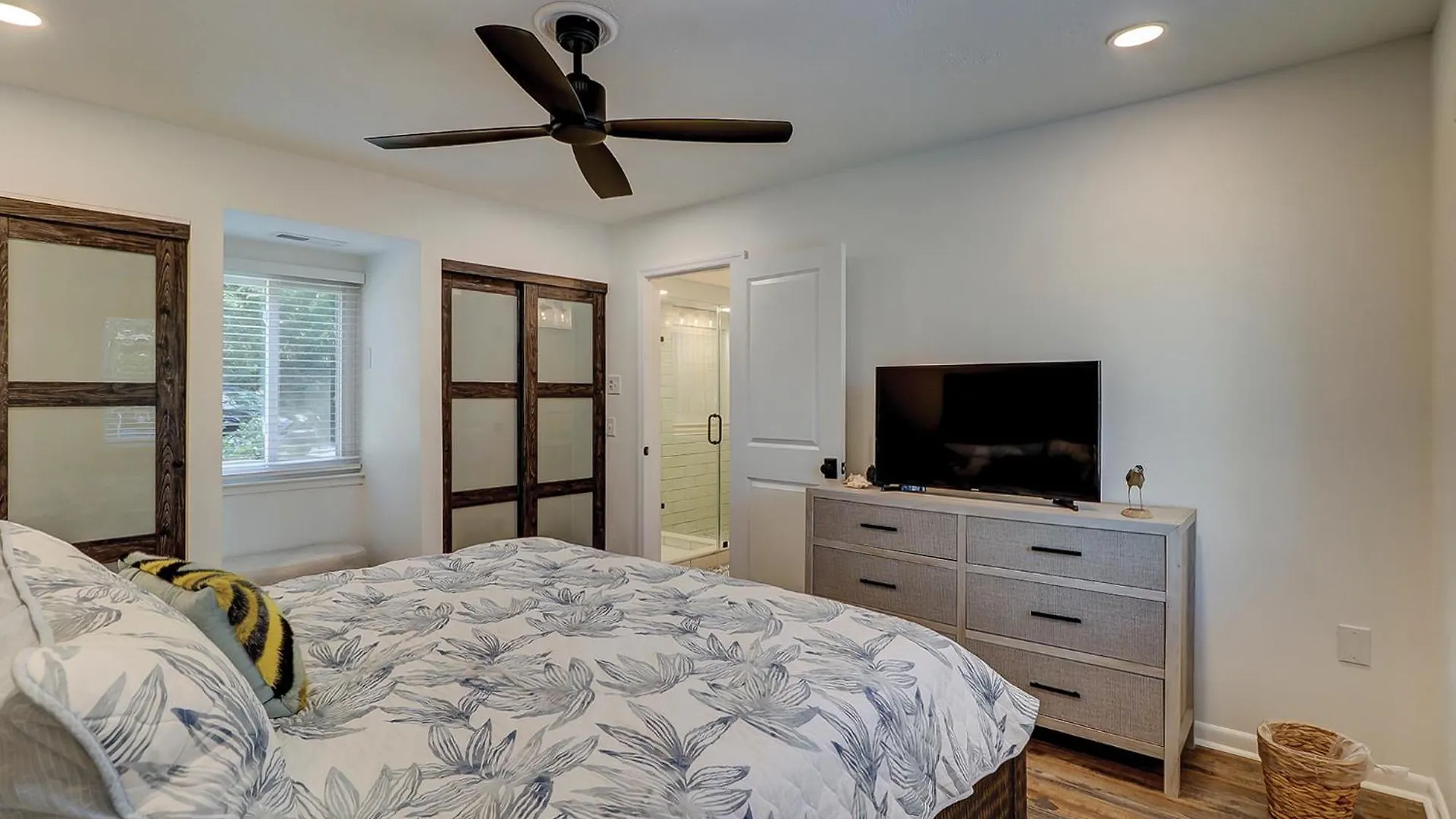 Indigo Lane 5 *