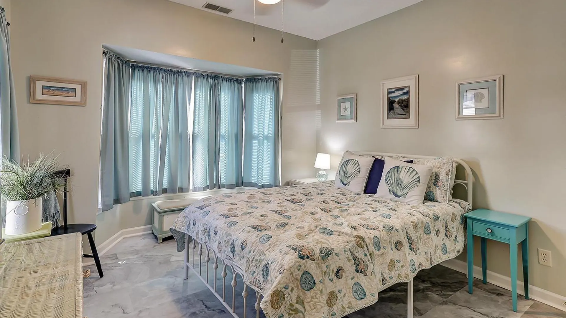 98 Ocean Breeze 3 Bedroom Forest Holiday home