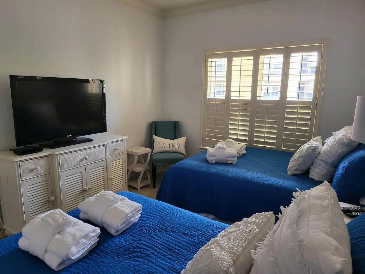 Coligny Beach, Pools, & Shops- Few Steps Away Hilton Head Island