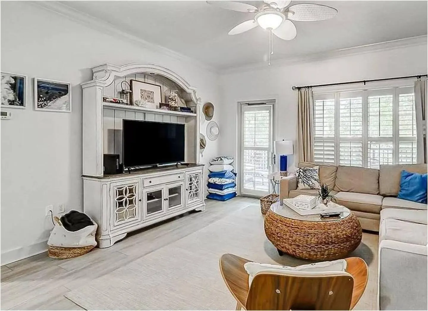 Coligny Beach, Pools, & Shops- Few Steps Away Holiday home