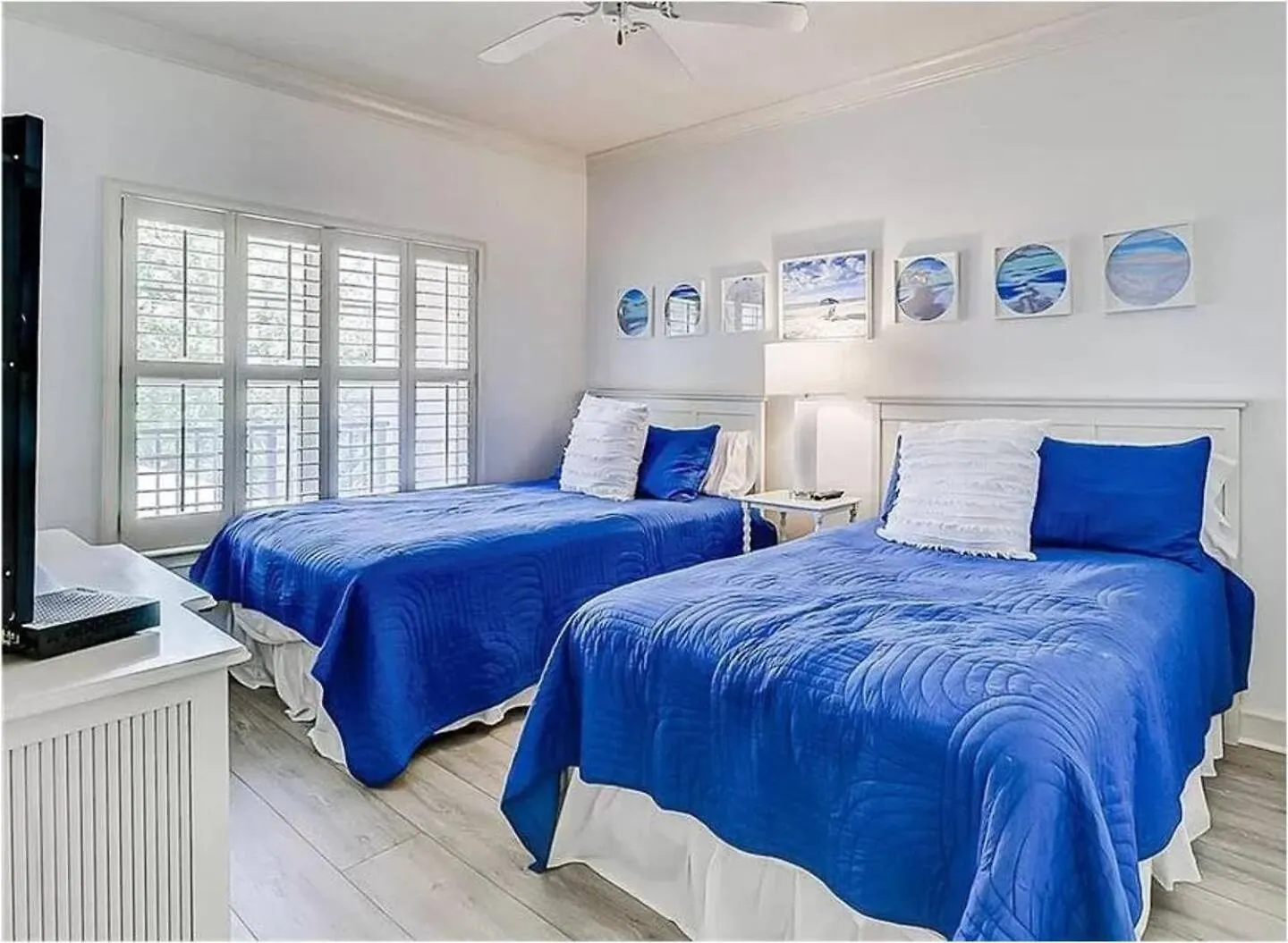Coligny Beach, Pools, & Shops- Few Steps Away Holiday home