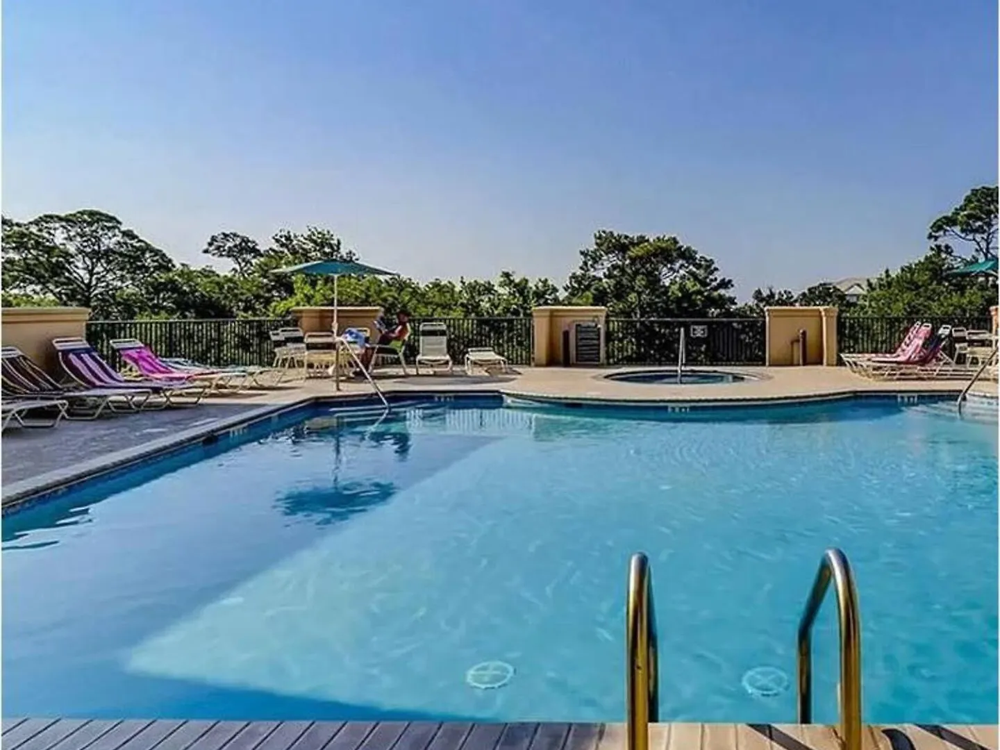 Coligny Beach, Pools, & Shops- Few Steps Away *