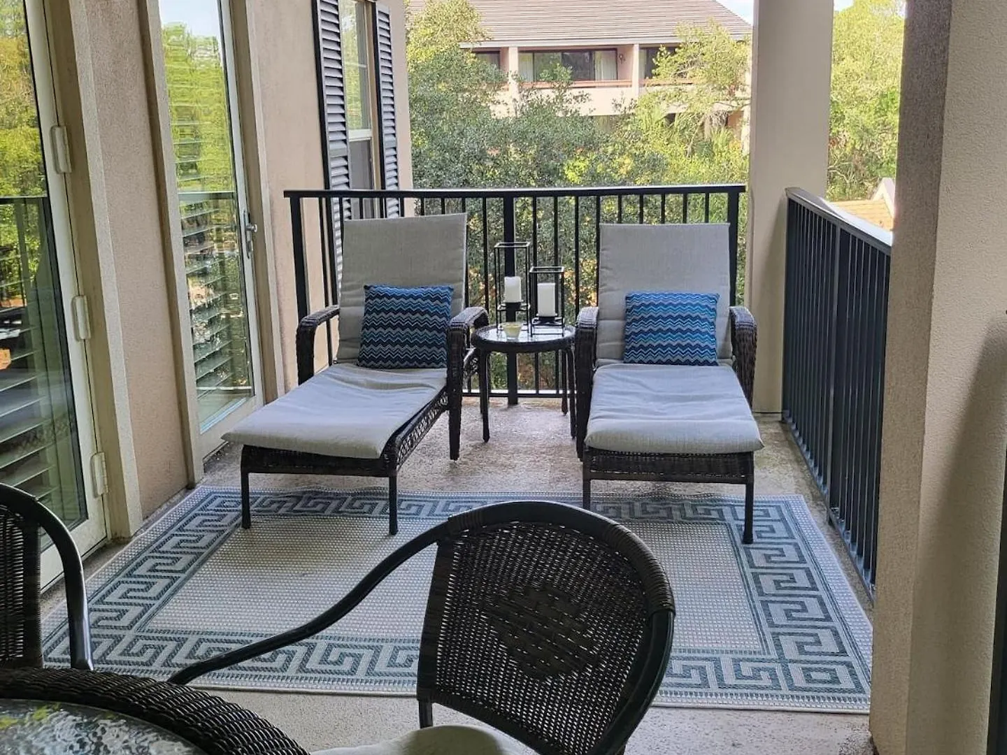 Coligny Beach, Pools, & Shops- Few Steps Away *