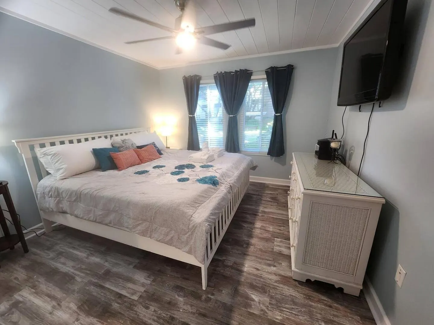 Villa Tranquility By The 1st Fl Sleeps 6,king Bed