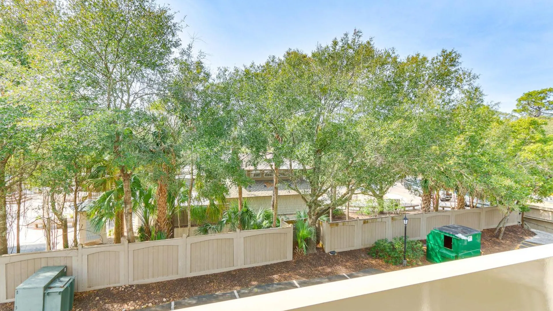 With Coligny Access! Apartment *
