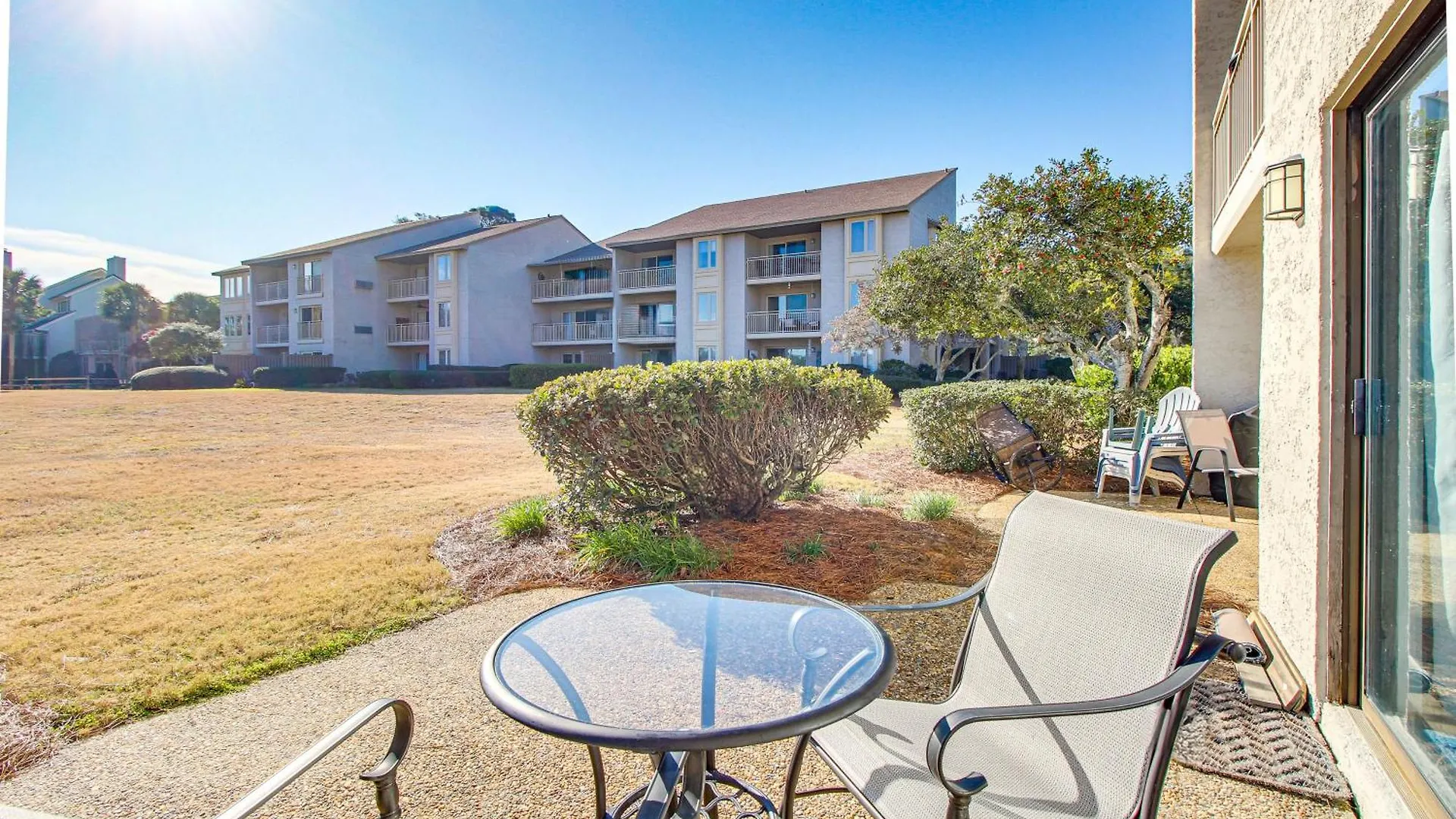 Apartment With Patio Walk To Beach! *