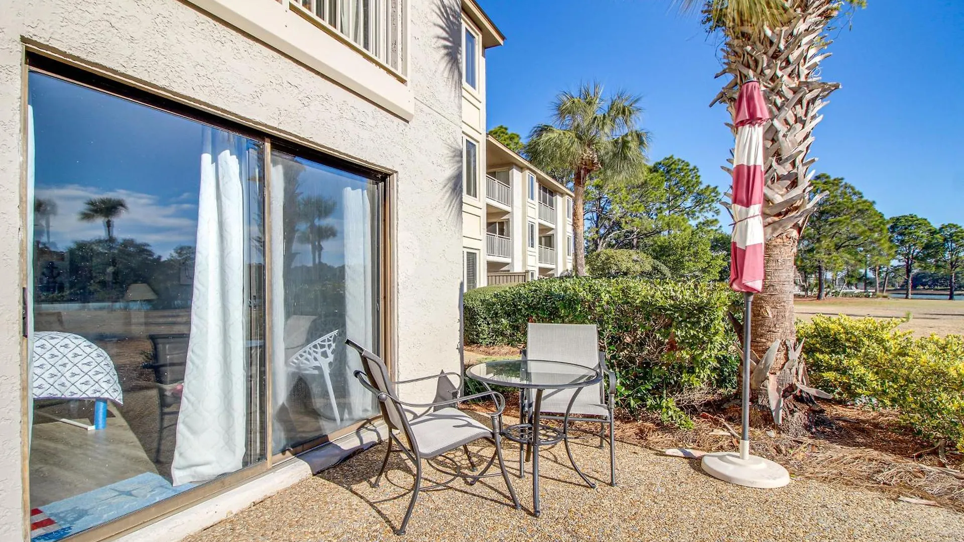 Apartment With Patio Walk To Beach! *