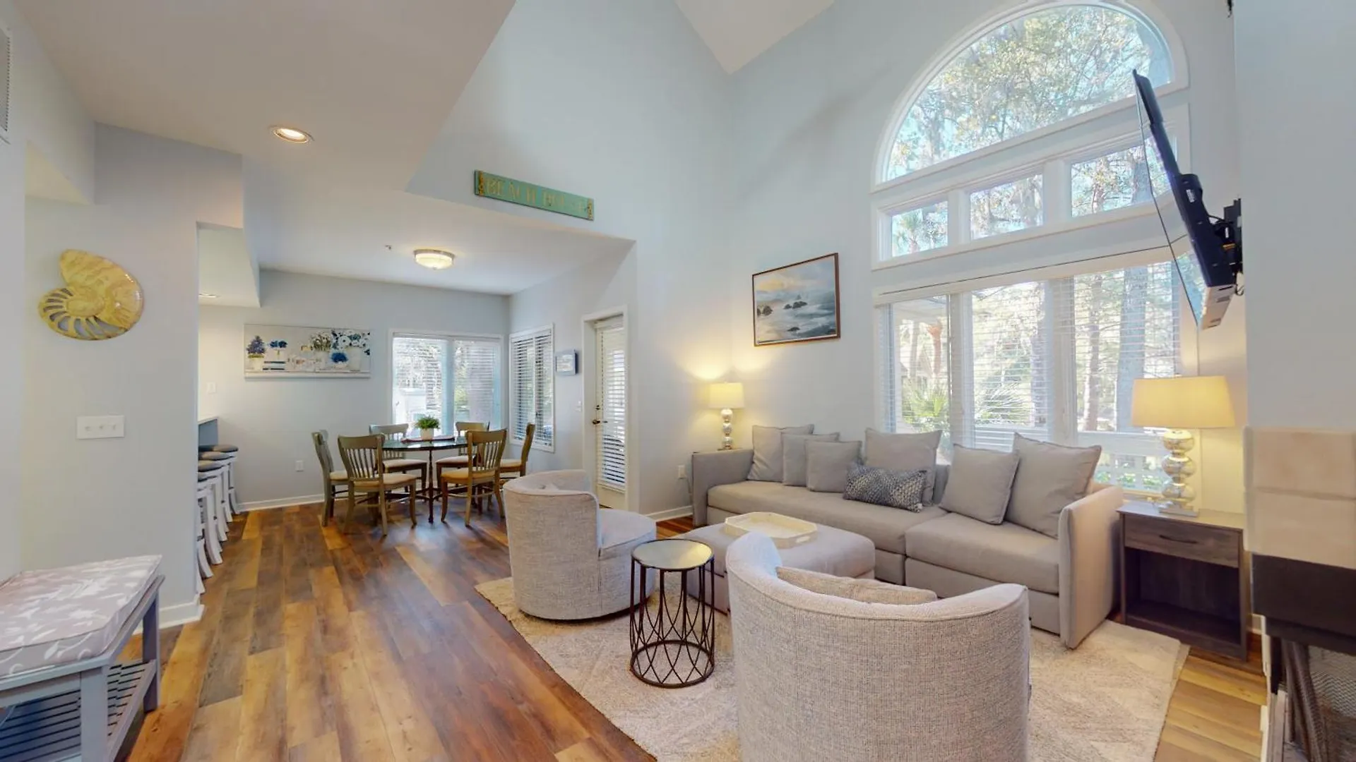 7611 Huntington Villa
