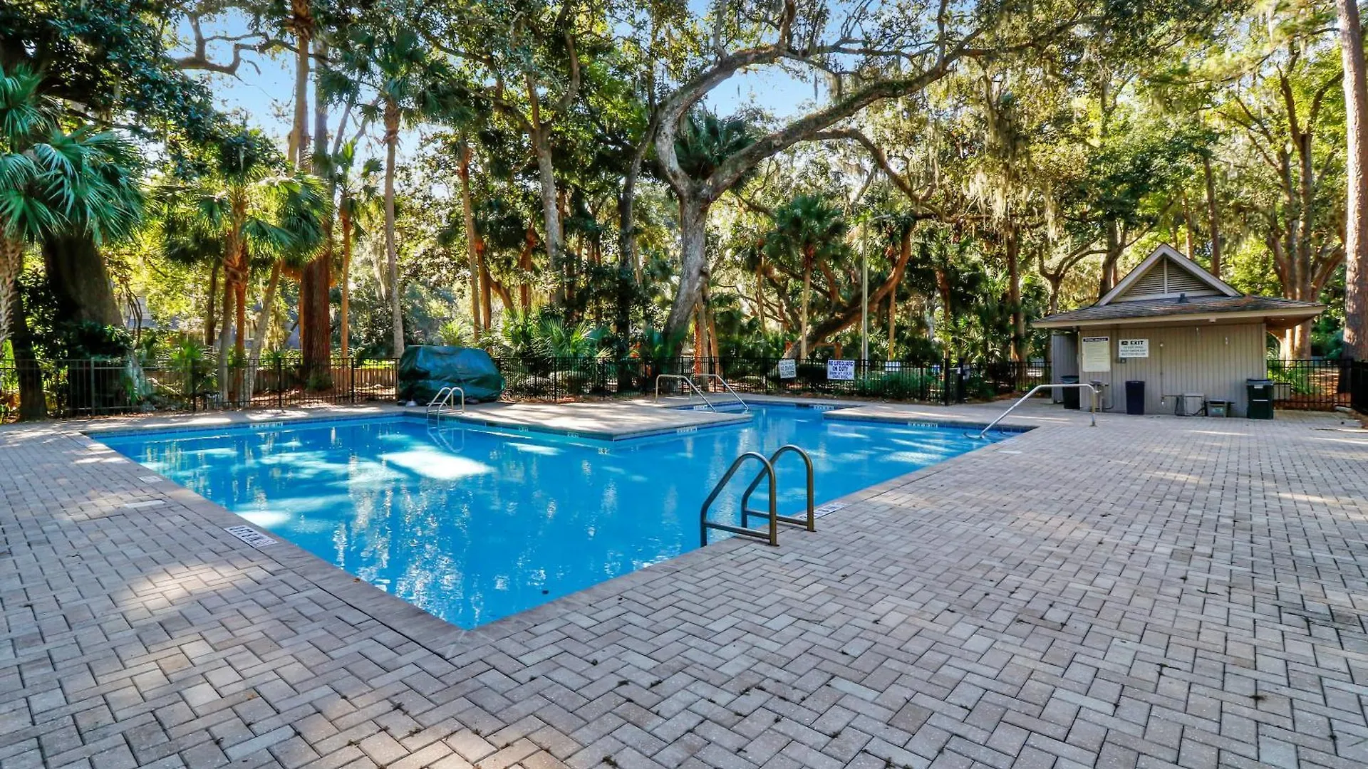 7 Hollyberry Lane