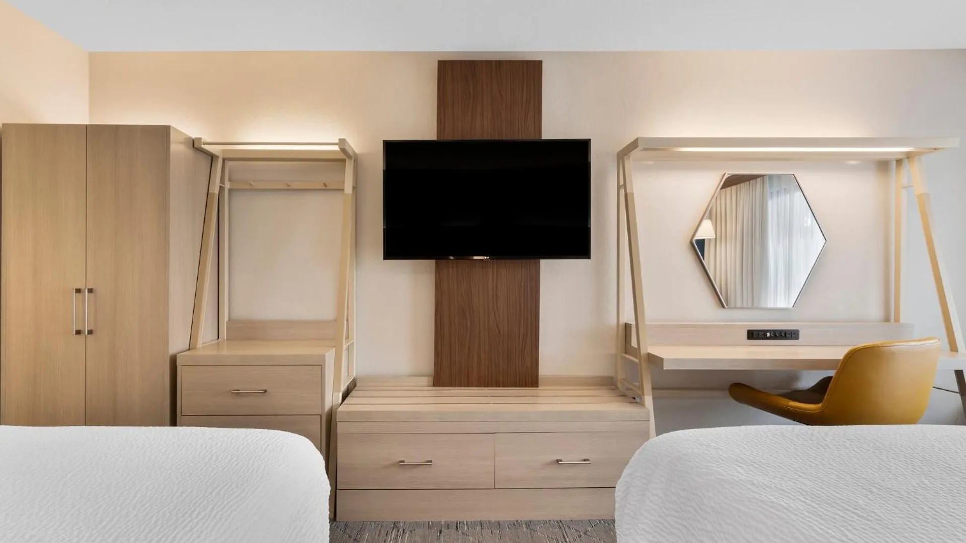 Express By Ihg Hotel 3*