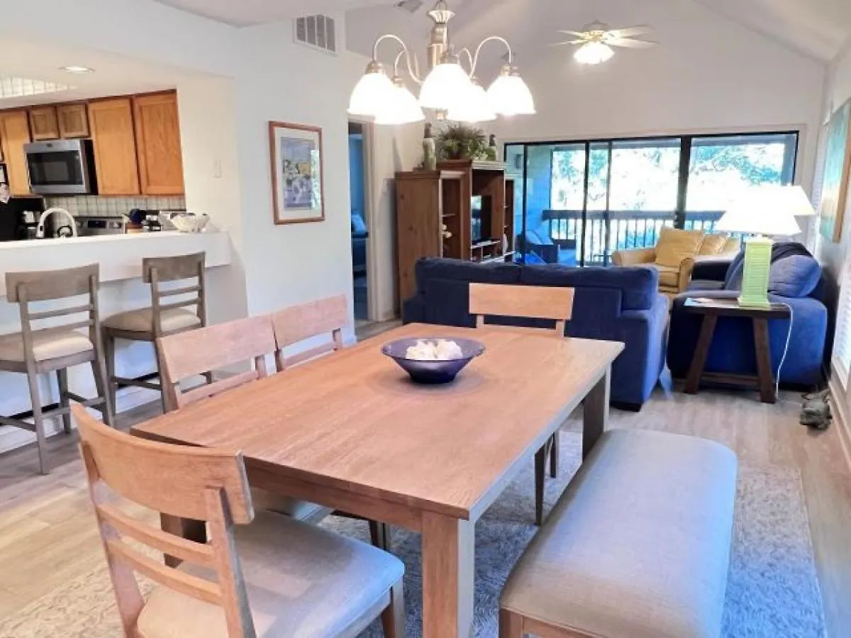 7816 Centrecourt