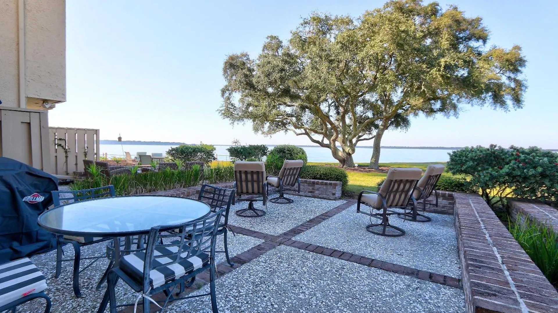 Schooner Court 704 *