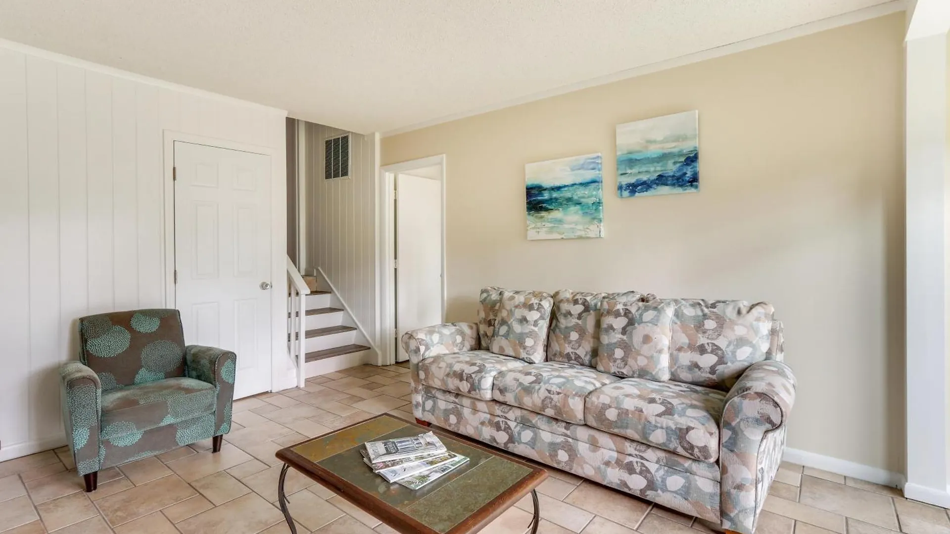 Vintage About 1 Mi To Beach! Apartment