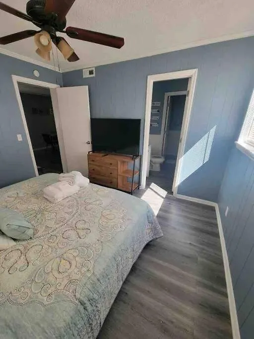 Apartment 2022 Renovated 2-bdrm Cozy, Lovely W/parking!