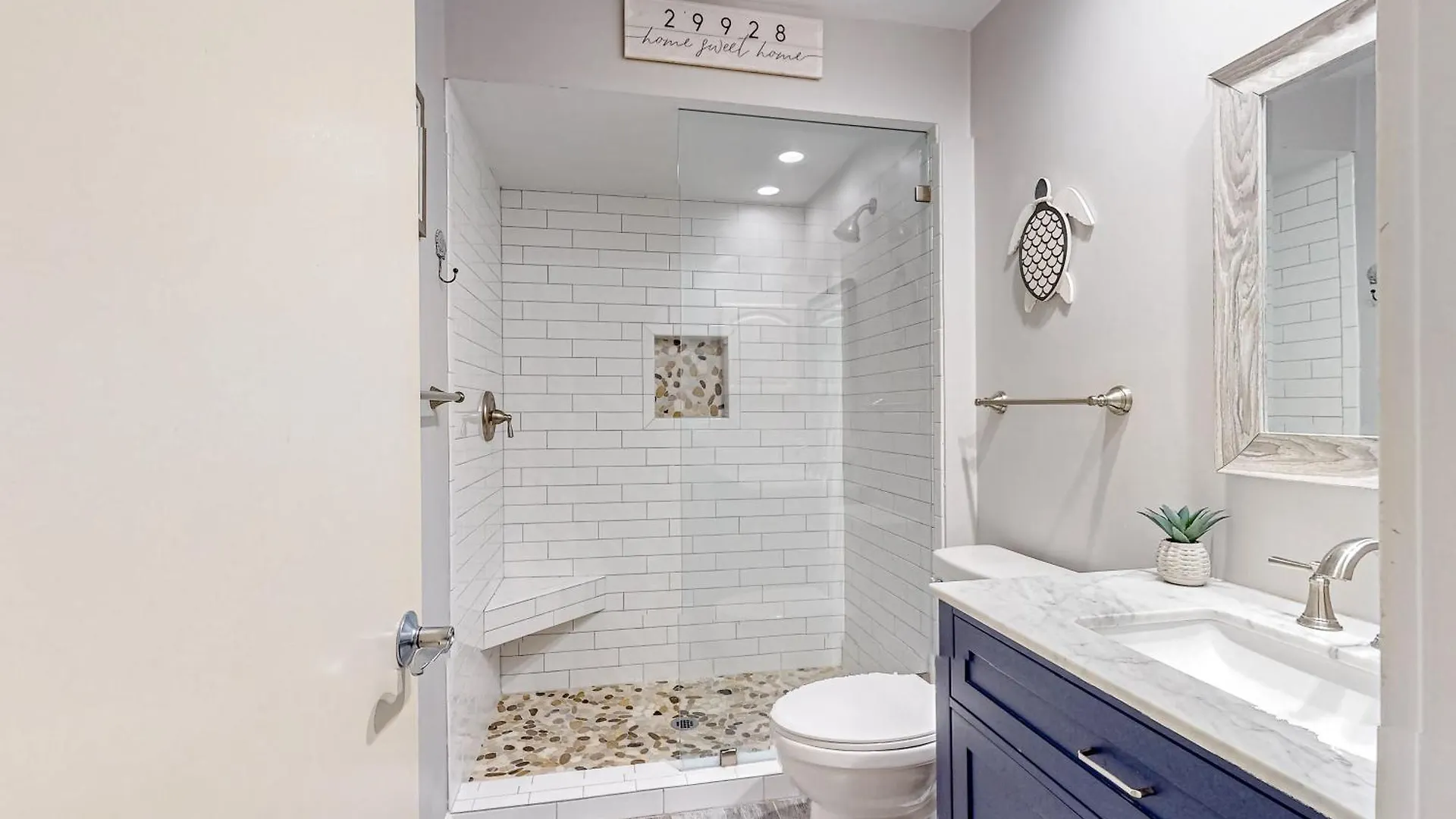 Apartment Windward Village 109