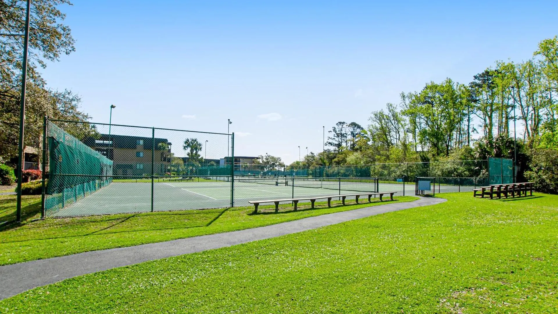 Hh Beach & Tennis 132c *