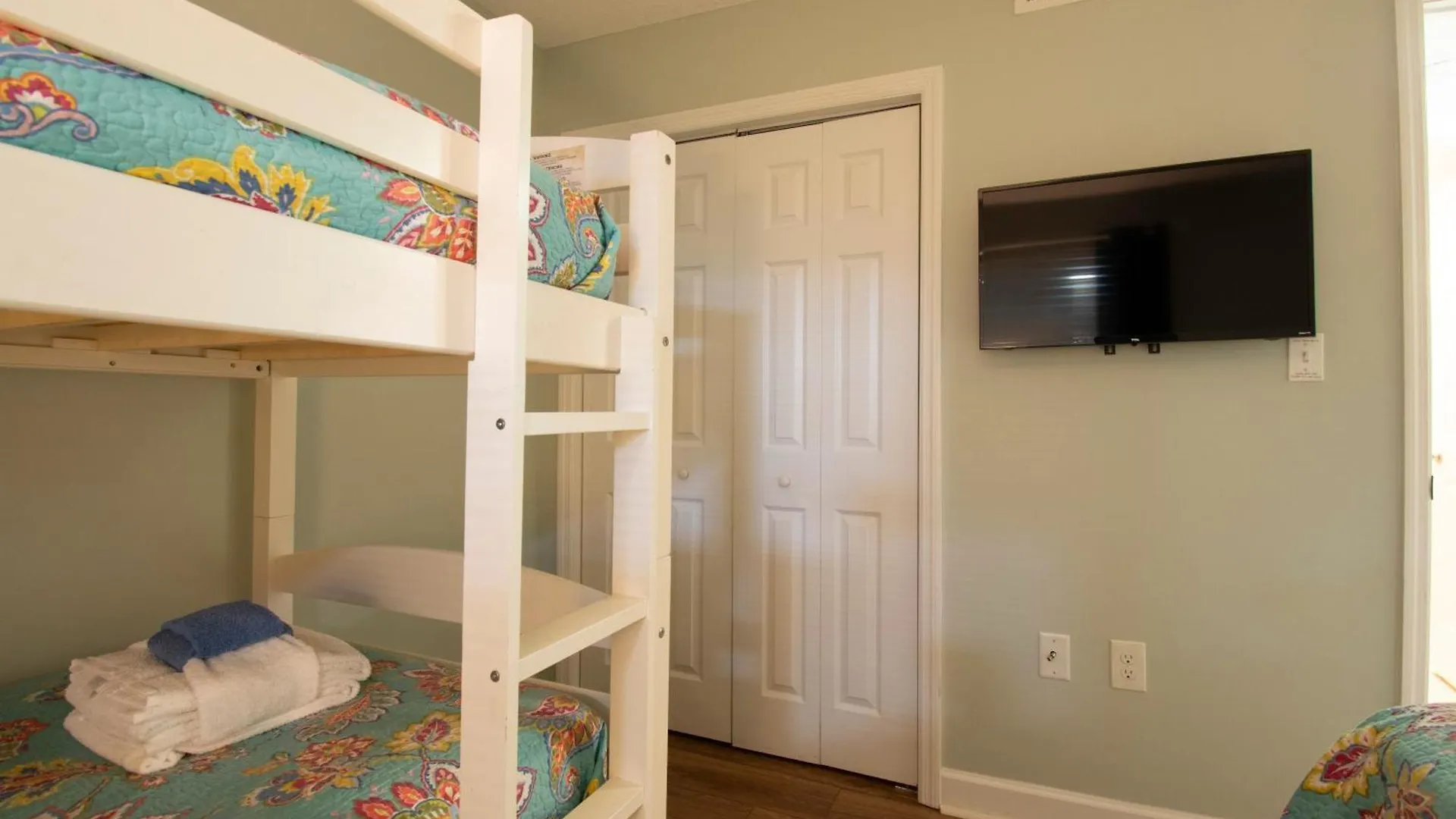 Family Getaway - Boardwalk To The Beach, 3 Pools, Tennis Apartment Hilton Head Island