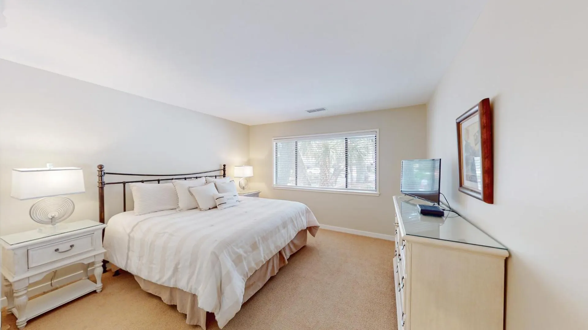 902 Inverness Village Villa