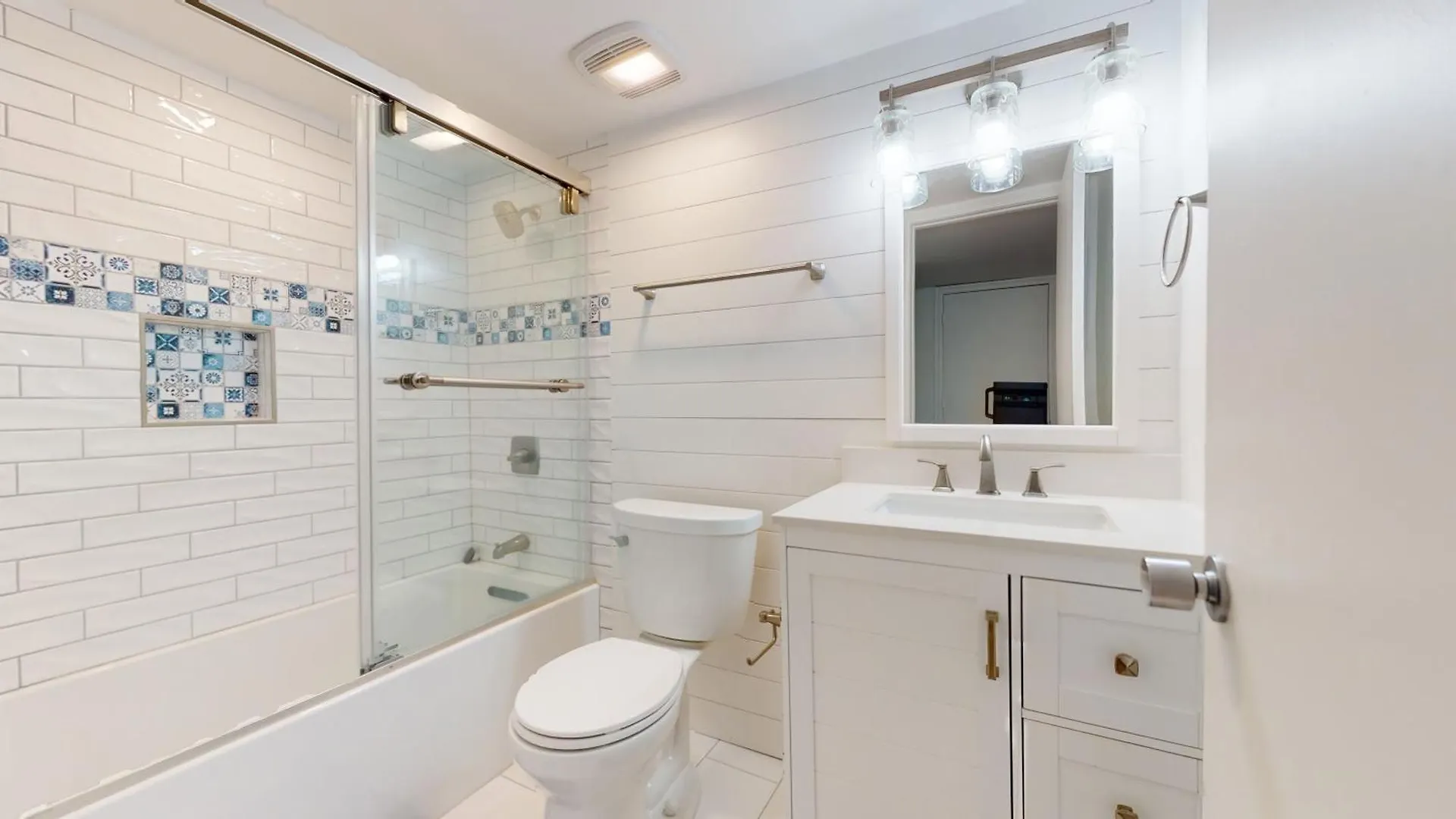 48 Hickory Cove