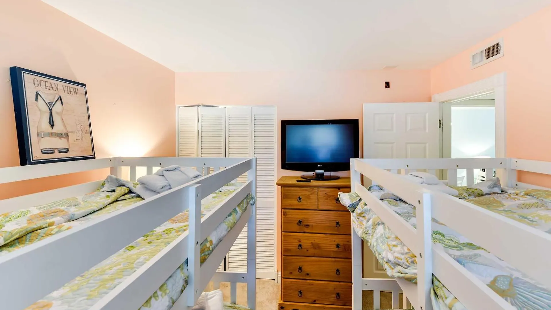 Hilton Head Pool Deck Access, Walk To Apartment *