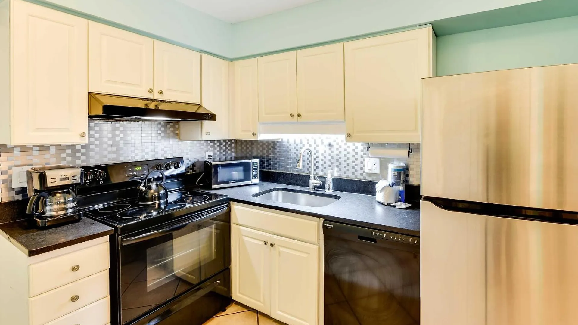 Hilton Head Pool Deck Access, Walk To Apartment *
