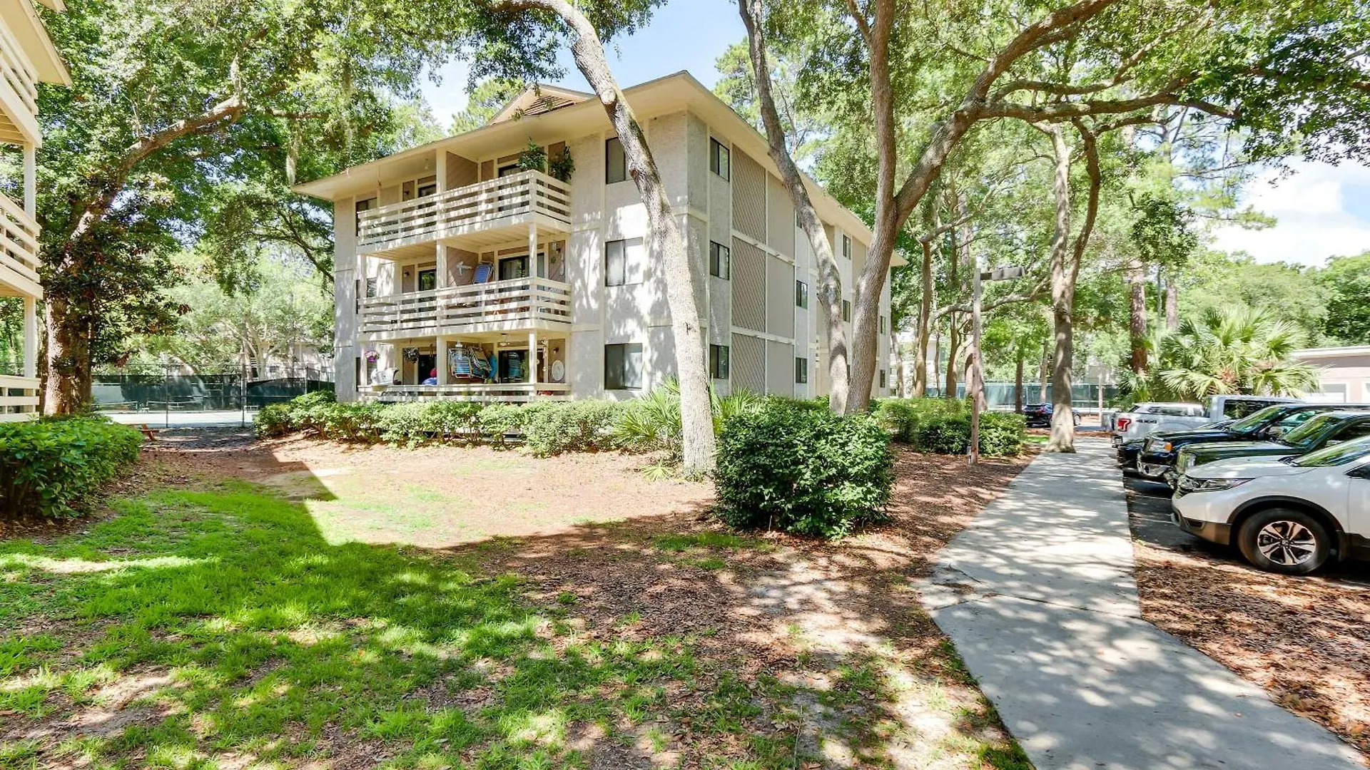 Apartment Hilton Head Pool Deck Access, Walk To