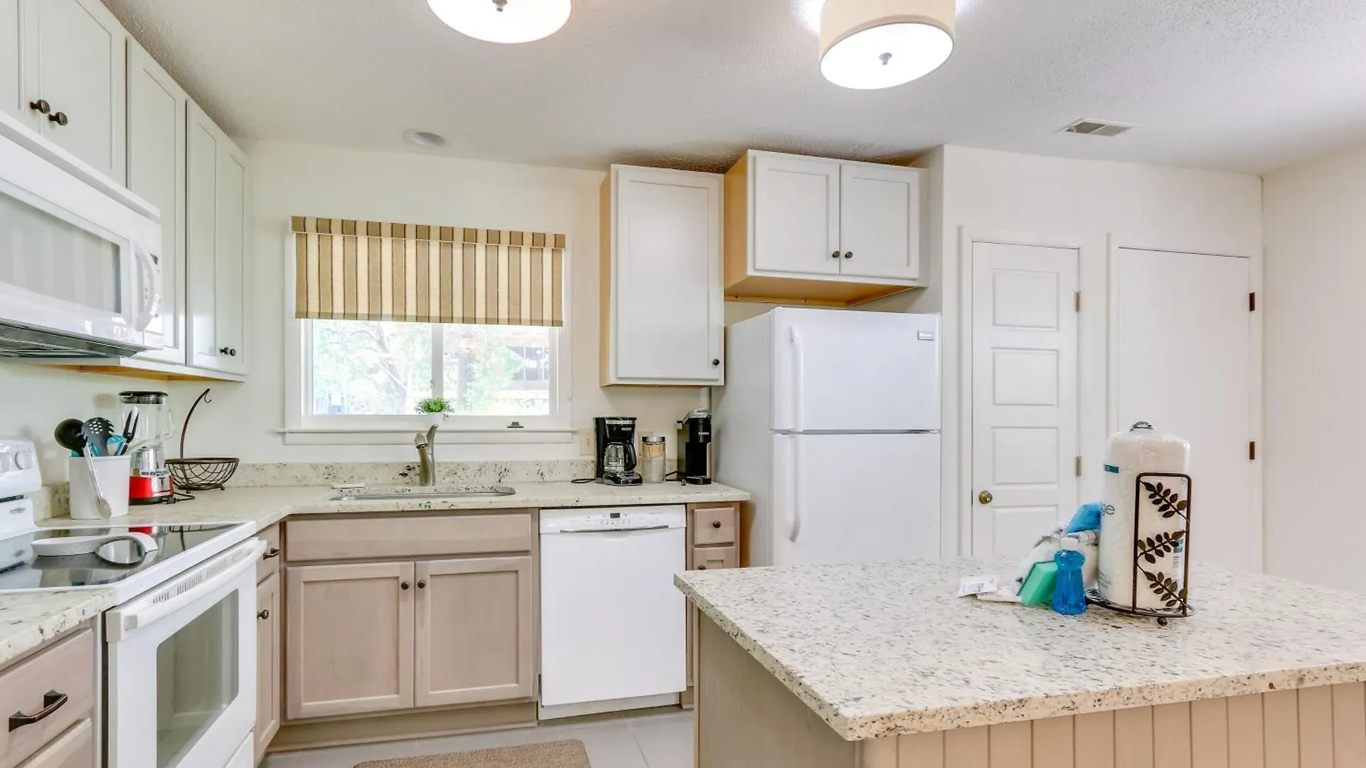 Updated With Patio Holiday home *