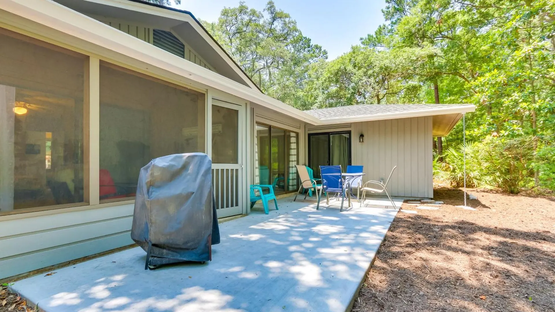 Updated With Patio Holiday home *