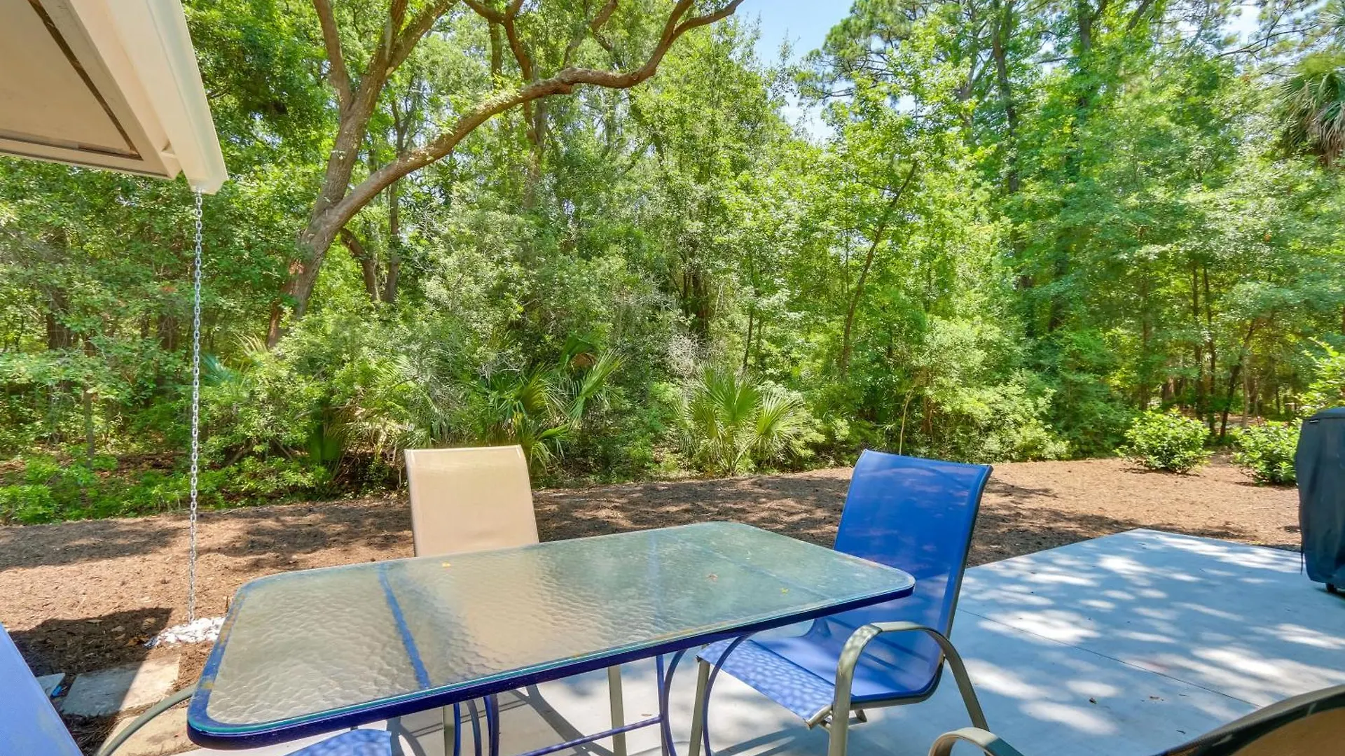 Updated With Patio Holiday home