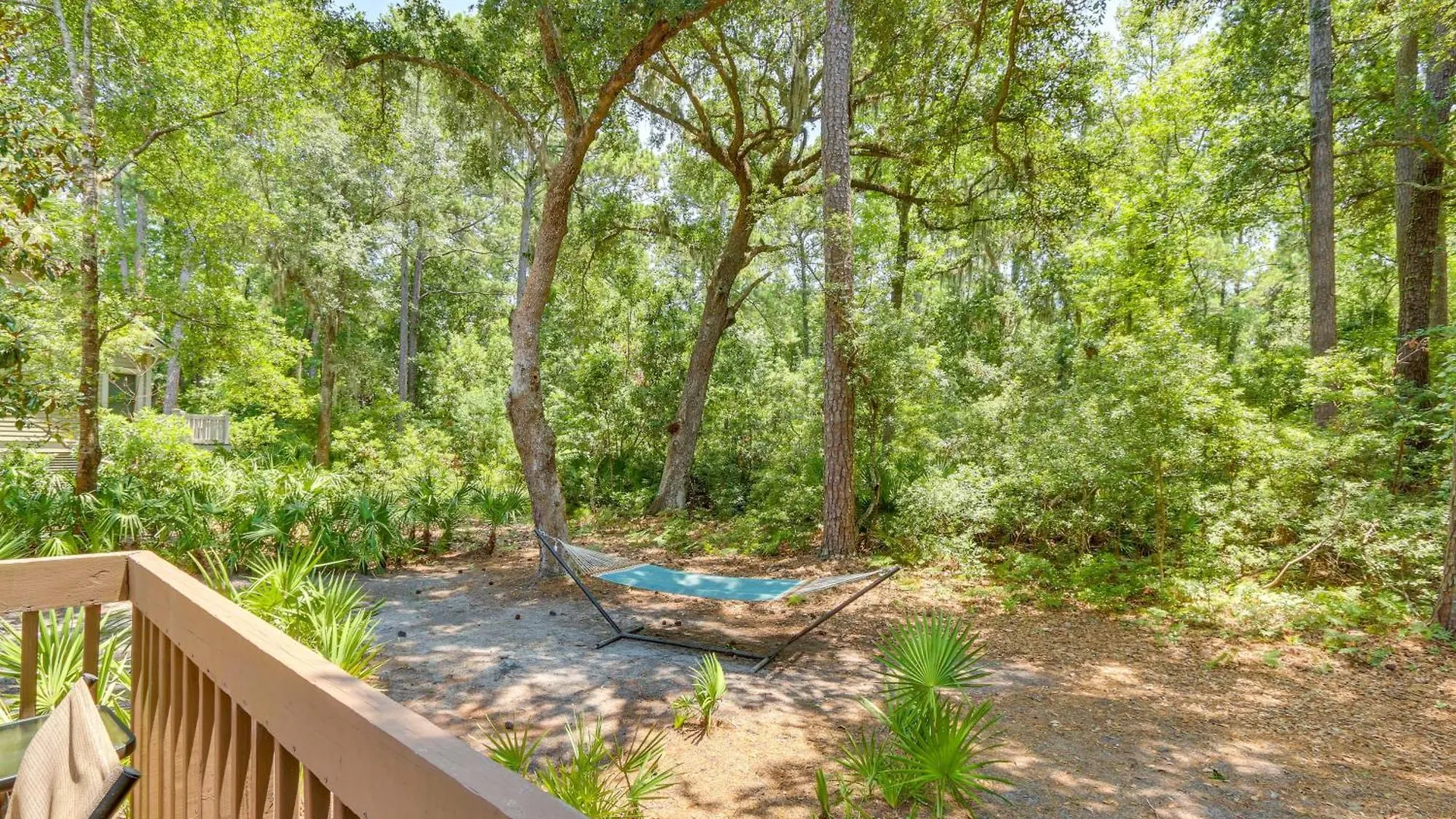 Spacious 1 Mile To Club And Harbour Town!